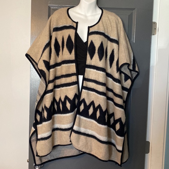 Lucky Brand Aztec Sweater Poncho - Picture 1 of 5